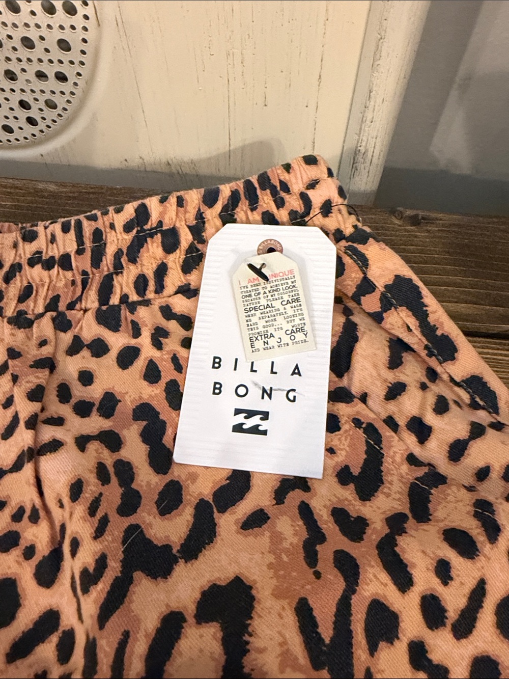 Billabong tan and Black Leopard Print Lounge Shorts NWT-L - Picture 2 of 10